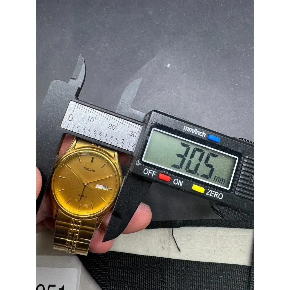 Vintage Pulsar V333-6030 Day Date Gold Tone Stainless Steel Stretch Band 30.5mm